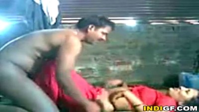 Gramathu Pakathu Veetu Mature Aunty Pundaiyil Ookum Kalla