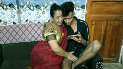 Amma 19 Vayathu Maganai Thadavi Ool Seiyum